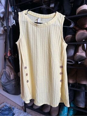 Women’s yellow sleeveless shirt